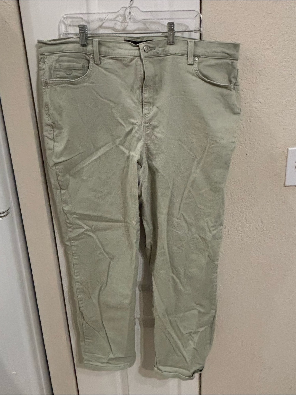 Gloria Vanderbilt Classic Straight Jeans in Light Sage